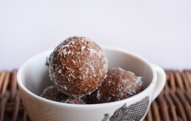gluten free energy balls with desiccated coconut